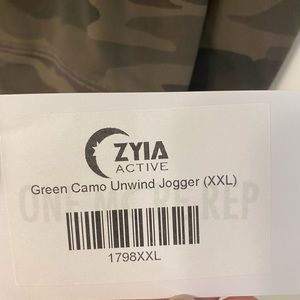 Zyia Active green camo unwind joggers XXL